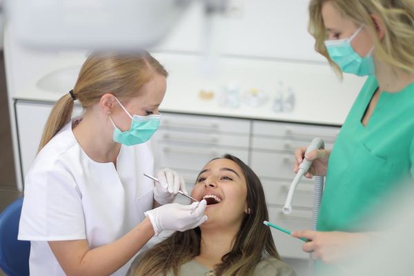 Zahnarzt Oliver Meier bietet ein umfassendes Leistungsspektrum rund um Ihre Zahngesundheit.